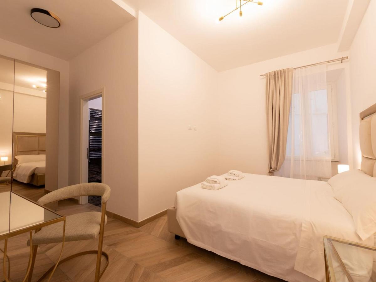 The Best Rent - Elegant Five-Bedrooms Apartment Near Colosseo Рим Екстер'єр фото
