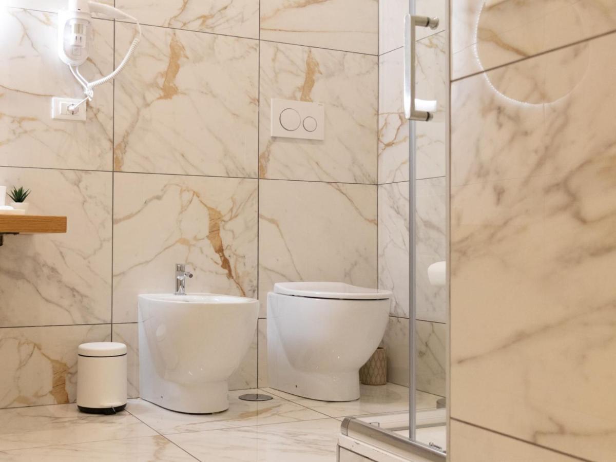 The Best Rent - Elegant Five-Bedrooms Apartment Near Colosseo Рим Екстер'єр фото