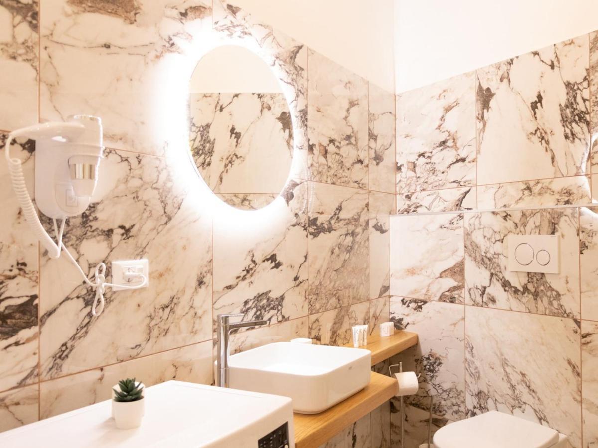 The Best Rent - Elegant Five-Bedrooms Apartment Near Colosseo Рим Екстер'єр фото