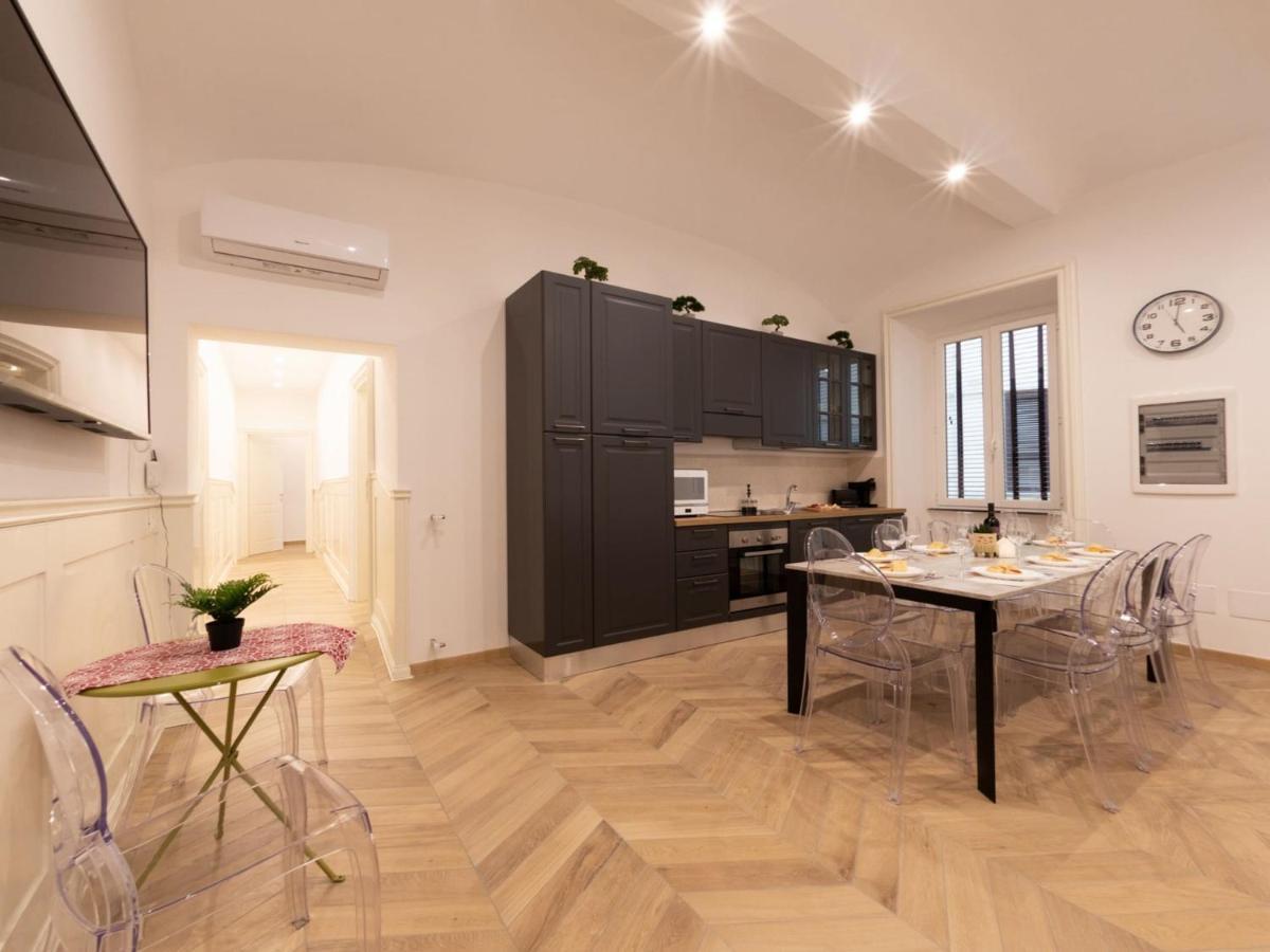 The Best Rent - Elegant Five-Bedrooms Apartment Near Colosseo Рим Екстер'єр фото
