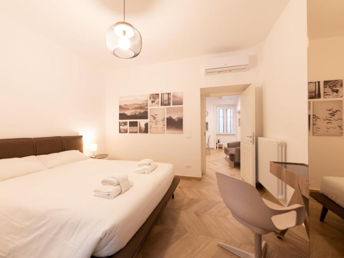 The Best Rent - Elegant Five-Bedrooms Apartment Near Colosseo Рим Екстер'єр фото