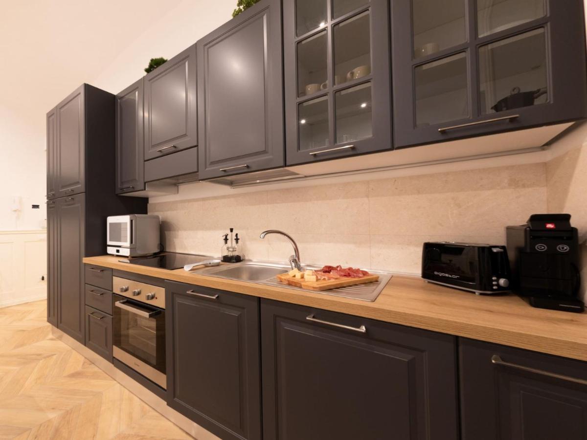 The Best Rent - Elegant Five-Bedrooms Apartment Near Colosseo Рим Екстер'єр фото