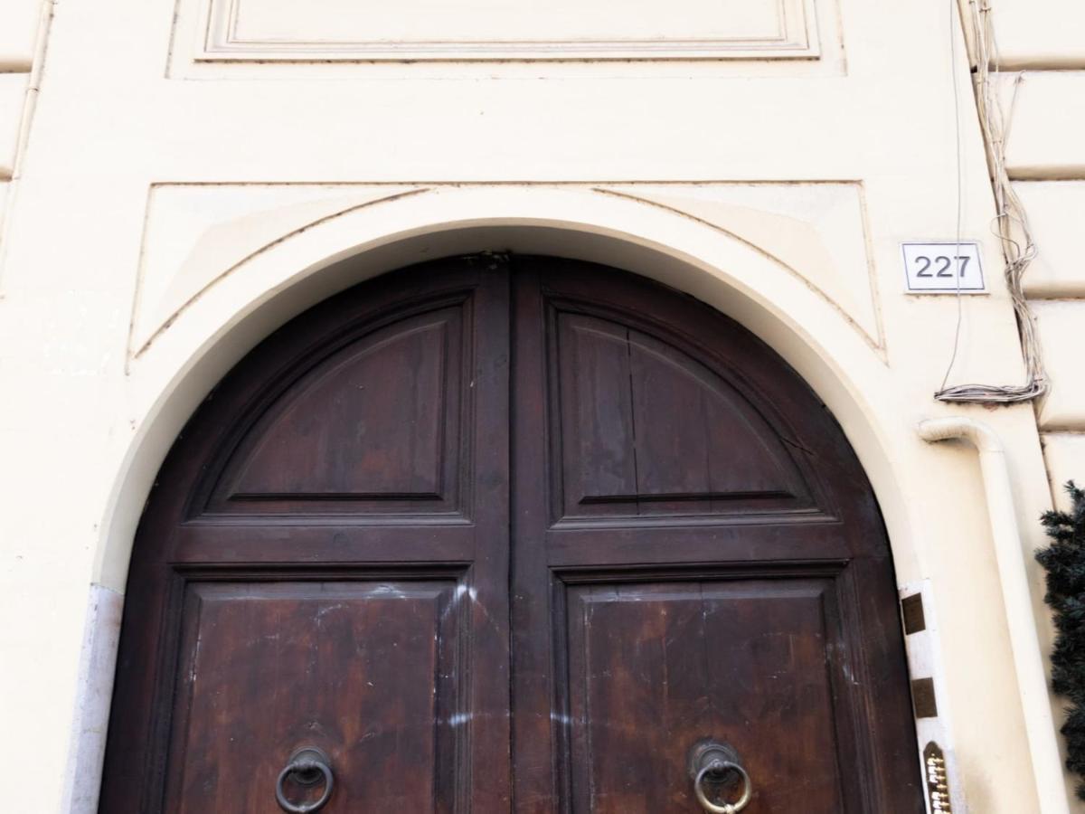 The Best Rent - Elegant Five-Bedrooms Apartment Near Colosseo Рим Екстер'єр фото